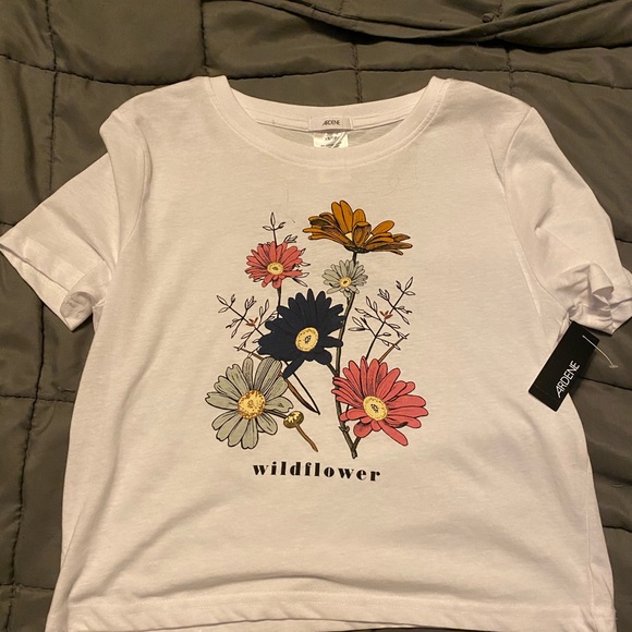 Two crop top tees - Picture 3 of 3